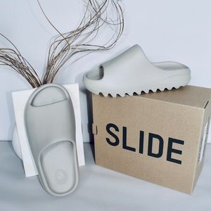 YEEZY Slide ‘Bone’